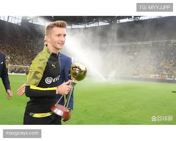 多特蒙德团队配合默契,比赛节奏掌控亮眼引球迷热议 多特蒙德团队配合默契,比赛节奏掌控亮眼引球迷热议