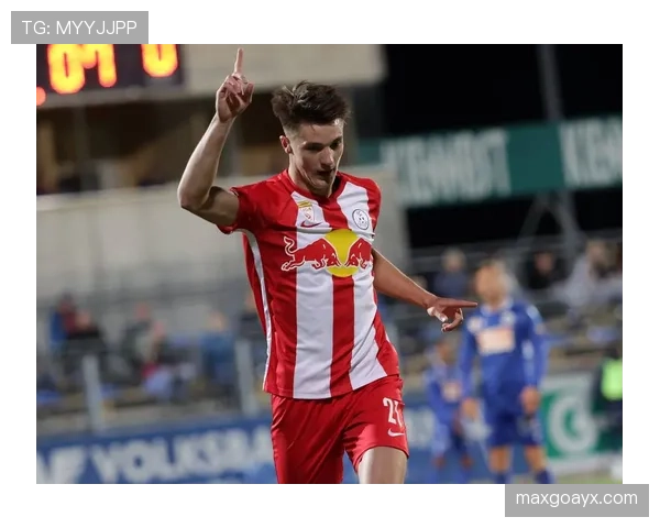 夏季转会窗口开启,顶级俱乐部激烈争夺新星引发市场高度关注 夏季转会窗口开启,顶级俱乐部激烈争夺新星引发市场高度关注